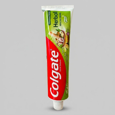 خمیردندان سفید کننده کلگیت مدل Herbal با طعم چای سبز و اکالیپتوس مناسب برای انواع دندان حجم 125 میلی لیتر