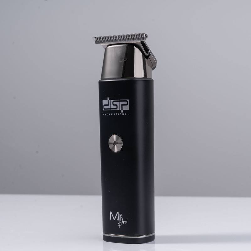 ماشین اصلاح موی سر و صورت دی اس پی مدل 91095 با تیغه استیل ضدزنگ، موتور 6700 دور در دقیقه، باتری لیتیومی 600mAh، شارژ و استفاده 120 دقیقه‌ای، صفحه نمایش شارژ و عملکرد توربو همراه با 3 شانه 1.5، 3 و 4.5 میلی‌متری