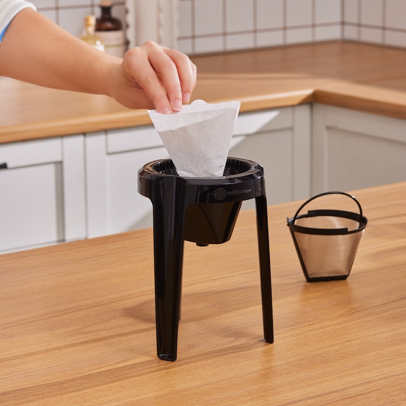قهوه‌ساز کاراجا مدل Barista Türk، ظرفیت دم‌آوری پنج فنجان با فیلتر الیافی، دارای کف ساز شیر