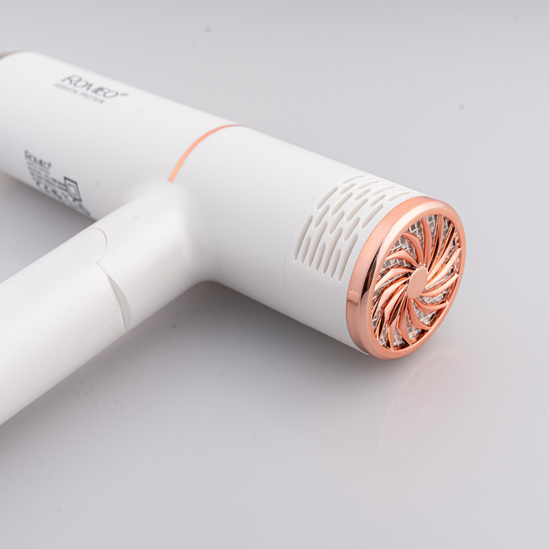 سشوار حرفه‌ای 2000 وات رومئو مدل RM-5656، موتور AC، وزن 600 گرم، المنت سرامیک تورمالین، دارای سری متمرکز‌کننده باریک با ویژگی صاف‌کنندگی، با قابلیت باد سرد