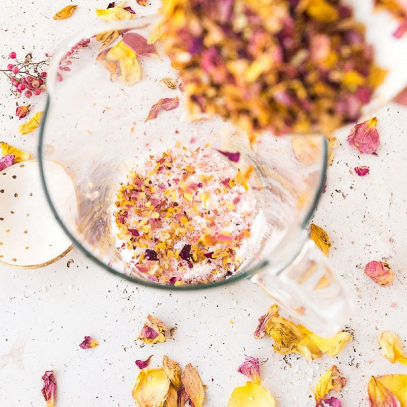نمک حمام رز گلد مدل RoseTea  وزن 650 گرم