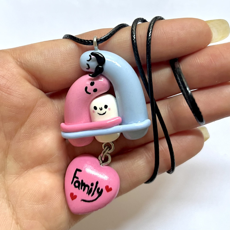 آویز تزئینی خودرو طرح آغوشه سه نفره
