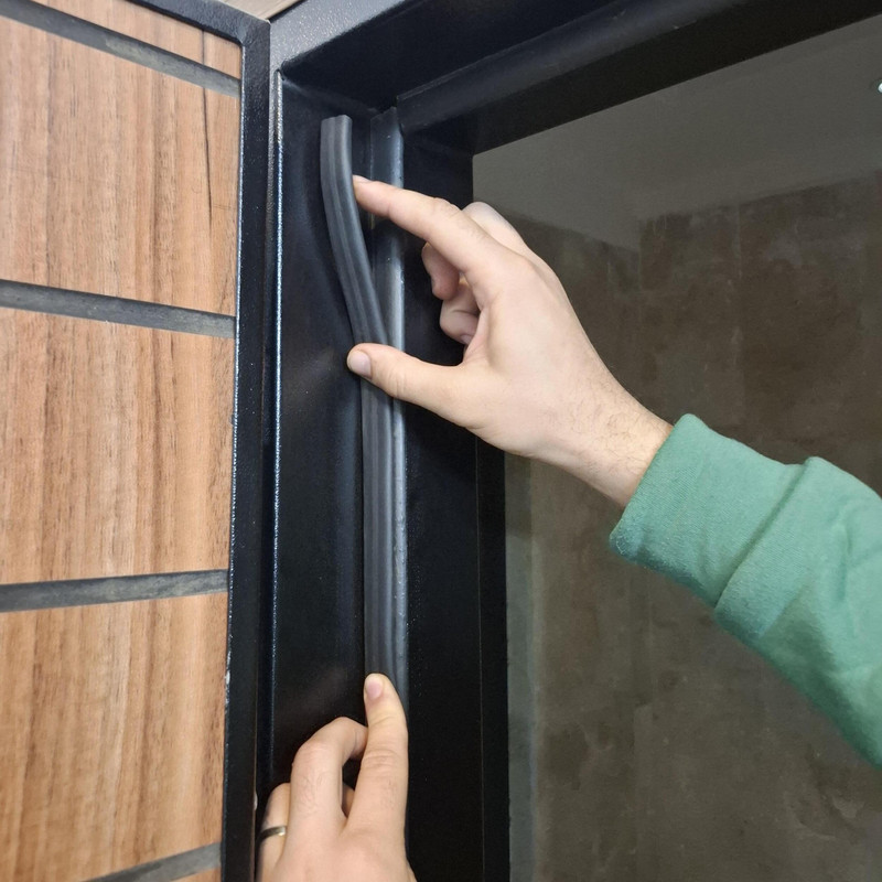 نوار درزگیر درب ضد سرقت کیان یراق مدل چسبی طول 6.50 متر