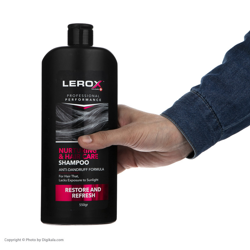 شامپو مو تقویت‌کننده مو لروکس مخصوص موهای آسیب‌دیده و خشک، وزن 550 گرم مدل Nurturing & Hair Care، ترمیم‌کننده، براق‌کننده، برطرف‌کننده وز مو، الکتریسیته مو و لطافت‌بخش با عصاره جلبک گالبنا