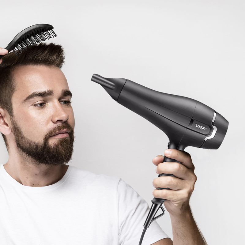 سشوار حرفه‌ای 2400 وات وی جی ار مدل V-450، موتور AC، وزن 950 گرم، دارای سری متمرکز‌کننده باریک، سری شانه‌دار با ویژگی صاف‌کنندگی، حجم‌دهندگی، با قابلیت باد سرد