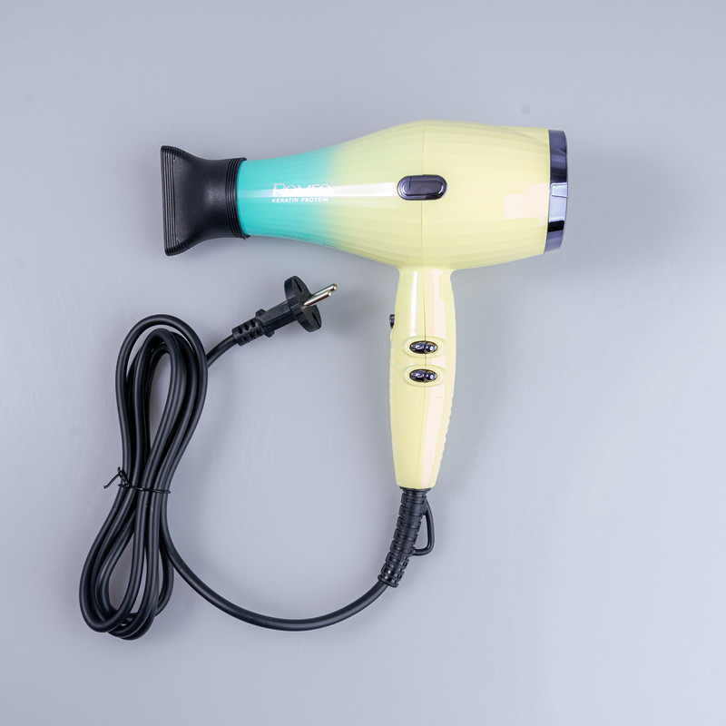 سشوار حرفه‌ای 2200 وات رومئو مدل RM-5151، موتور AC، وزن 682 گرم، دارای سری متمرکز‌کننده باریک با ویژگی صاف‌کنندگی، با قابلیت باد سرد، فناوری تولید یون