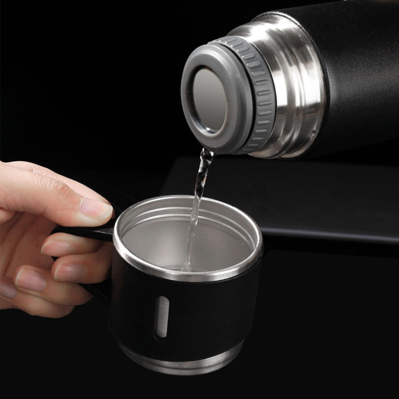 فلاسک مدل vacuum گنجایش 0.5 لیتر به همراه لیوان سفری بسته 3 عددی