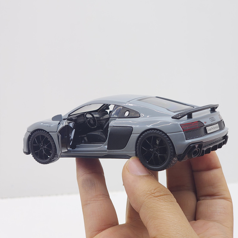 ماشین بازی ناب سل مدل موزیکال چراغ دار AUDI R8