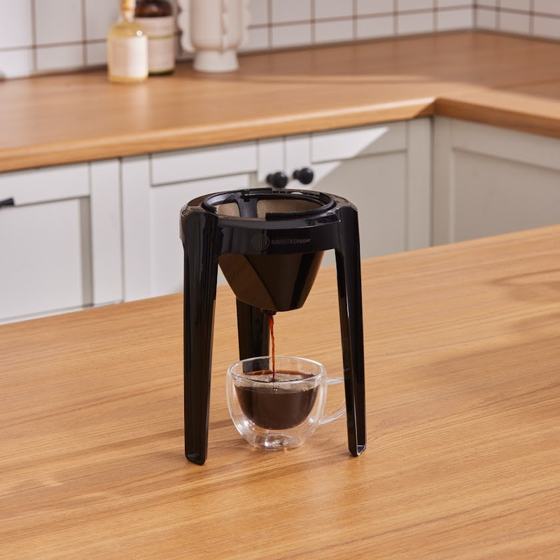 قهوه‌ساز کاراجا مدل Barista Türk، ظرفیت دم‌آوری پنج فنجان با فیلتر الیافی، دارای کف ساز شیر