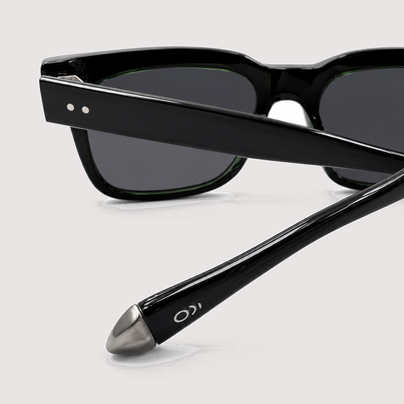 عینک آفتابی پلاریزه و UV400 ویفرر(Wayfarer) مردانه ریزالت مدل RE009C4