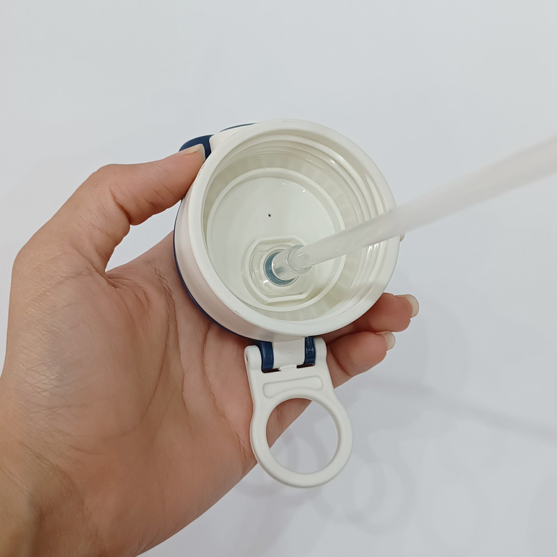 قمقمه کودک مدل نی دار طرح پوچاکو گنجایش 0.5 لیتر