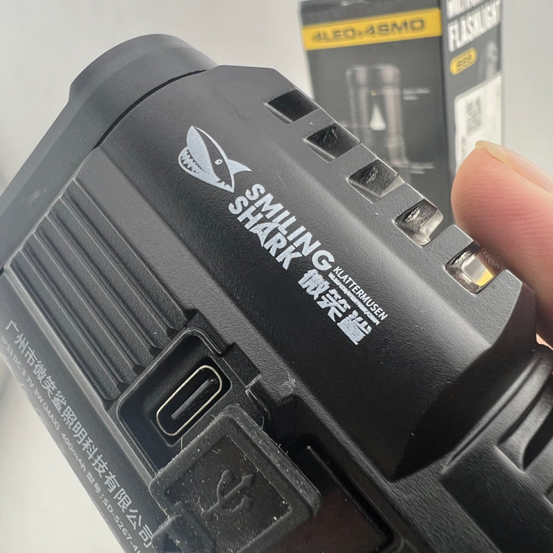 چراغ قوه دستی اسمایلینگ شارک مدل SD-5267-4L با نور مهتابی