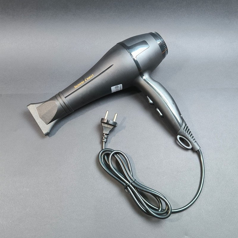 سشوار سیلور کرست مدل SC-D013 با موتور AC، توان 5000 وات، فناوری تولید یون، تنظیم دما و سرعت در 2 حالت و همراه با دیفیوزر و نازل متمرکزکننده