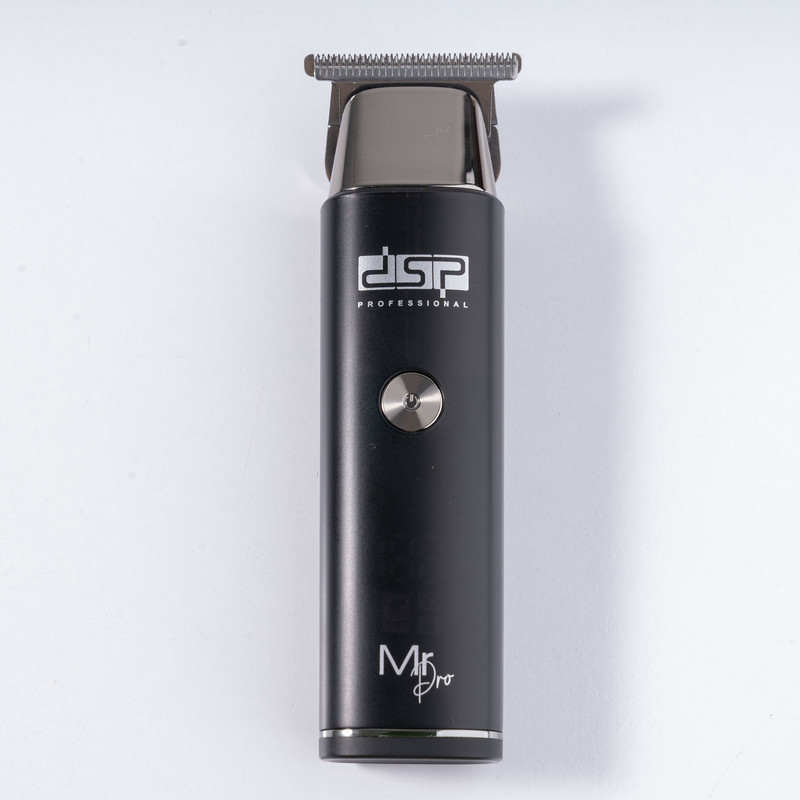 ماشین اصلاح موی سر و صورت دی اس پی مدل 91095 با تیغه استیل ضدزنگ، موتور 6700 دور در دقیقه، باتری لیتیومی 600mAh، شارژ و استفاده 120 دقیقه‌ای، صفحه نمایش شارژ و عملکرد توربو همراه با 3 شانه 1.5، 3 و 4.5 میلی‌متری