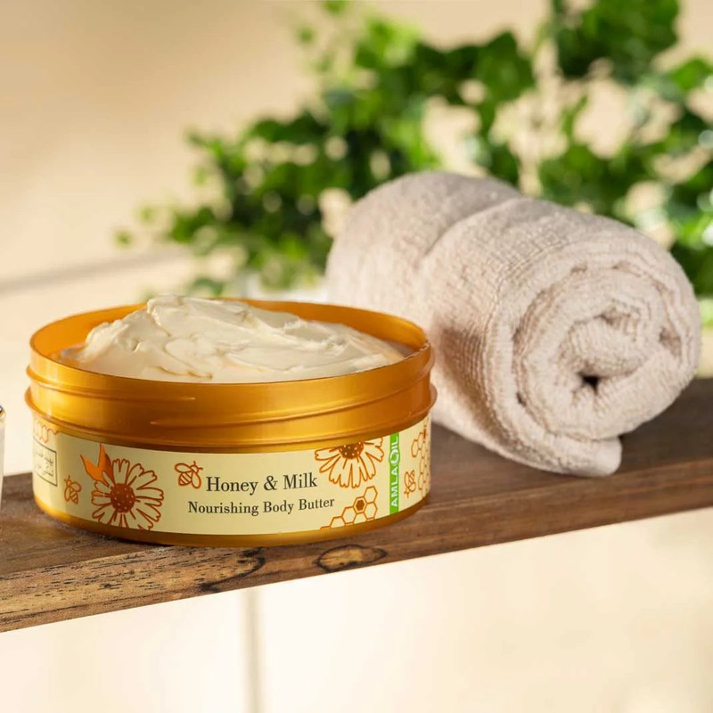 کره بدن دیپ سنس مدل Honey حجم 200 میلی‌لیتر مغذی و آبرسان قوی با کره شی، روغن نارگیل و آملا، ضد خشکی و نرم‌کننده پوست با جذب سریع و حفظ رطوبت طولانی‌مدت مناسب بانوان