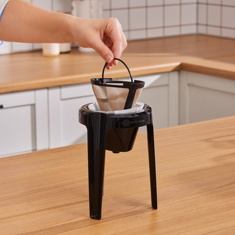 قهوه‌ساز کاراجا مدل Barista Türk، ظرفیت دم‌آوری پنج فنجان با فیلتر الیافی، دارای کف ساز شیر