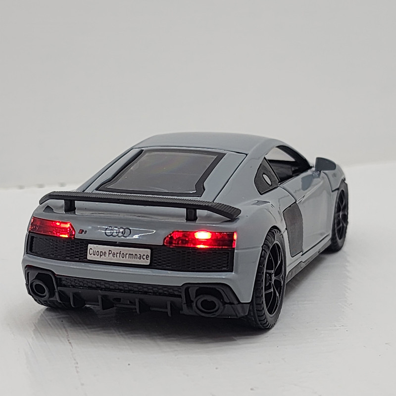 ماشین بازی ناب سل مدل موزیکال چراغ دار AUDI R8
