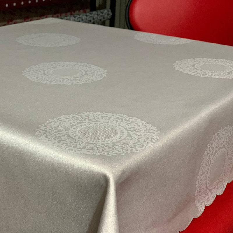 رومیزی رزین تاژ مدل رمانس سایز 150x150 سانتی‌متر