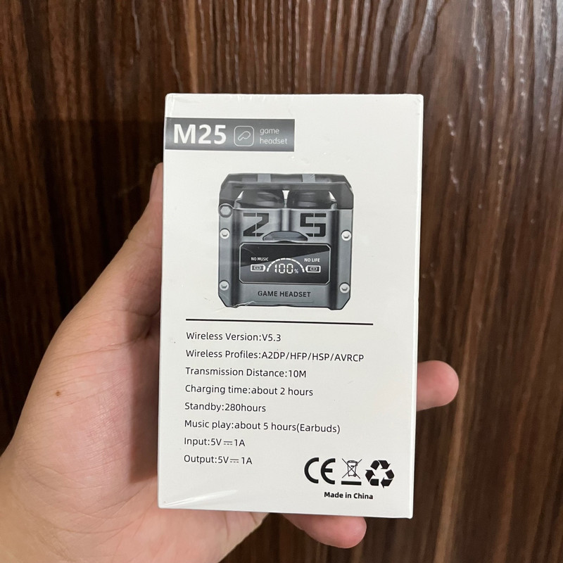 هدفون بلوتوثی دامیکس مدل M25 ENC بدون قابلیت نویز کنسلینگ، درگاه شارژ USB Type-C، دارای میکروفون داخلی، قابلیت استفاده به عنوان پاوربانک، دارای لامپ RGB، نمایشگر LED، دارای صفحه نمایش روی محفظه شارژ، مقاوم در برابر آب