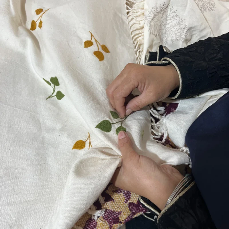 رومیزی سوزن دوزی مدل بخارا دوزی سنتی