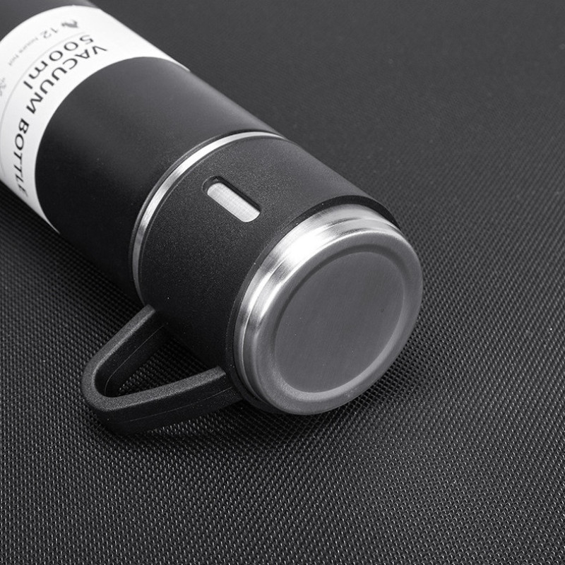 فلاسک مدل vacuum گنجایش 0.5 لیتر به همراه لیوان سفری بسته 3 عددی