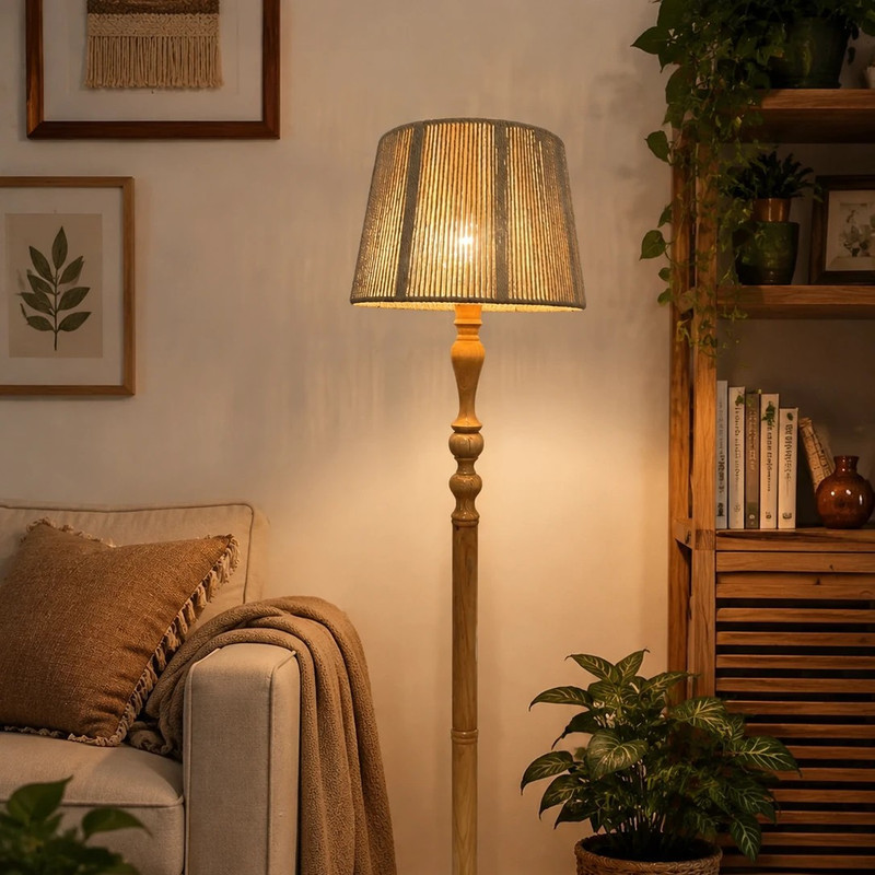 آباژور ایستاده چوبی خراطی مدل مخروطی مکرومه