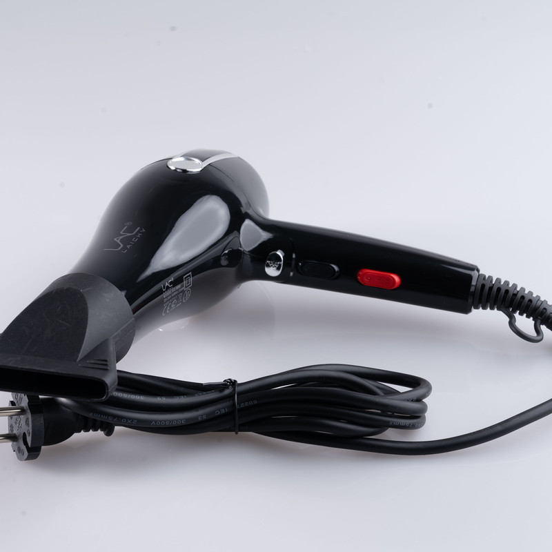 سشوار حرفه‌ای 2200 وات لایچی مدل L-9050، موتور AC، وزن 990 گرم، المنت فلز، دارای سری متمرکز‌کننده باریک با ویژگی صاف‌کنندگی، با قابلیت باد سرد