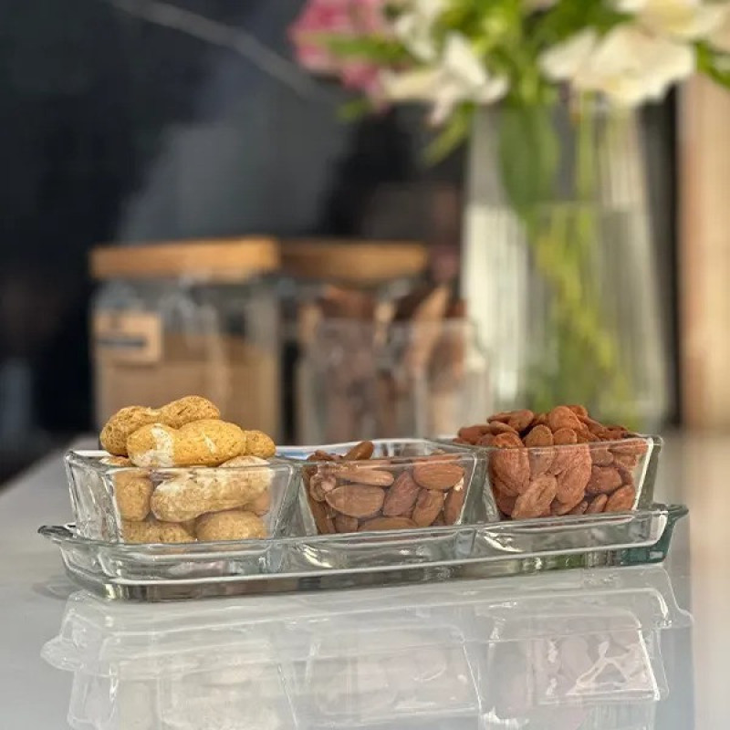 اردوخوری کریستال کاوه مدل باروک با طراحی مستطیل و مربع، شامل سینی و سه کاسه جداشونده، مناسب سرو پذیرایی، شست‌وشو با دست و همراه جعبه