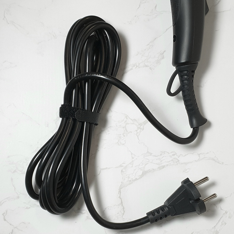 سشوار حرفه‌ای 2400 وات نیلادس مدل Keratin Studio، موتور AC، وزن 550 گرم، المنت سرامیک تورمالین، دارای سری دیسپانسر، متمرکز‌کننده باریک، متمرکز‌کننده پهن با ویژگی فرکنندگی، صاف‌کنندگی، حجم‌دهندگی، با قابلیت باد سرد، فناوری تولید یون، دسته ارگونومیک