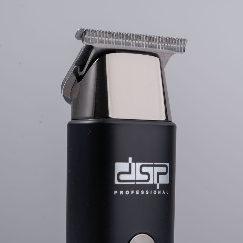 ماشین اصلاح موی سر و صورت دی اس پی مدل 91095 با تیغه استیل ضدزنگ، موتور 6700 دور در دقیقه، باتری لیتیومی 600mAh، شارژ و استفاده 120 دقیقه‌ای، صفحه نمایش شارژ و عملکرد توربو همراه با 3 شانه 1.5، 3 و 4.5 میلی‌متری