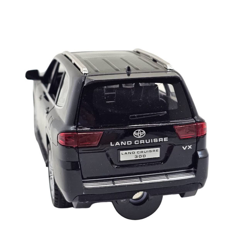 ماکت ماشین فلزی شاسی‌بلند تویوتا لندکروز ناب سل مدل land Cruiser VX با مقیاس 1:24، چراغ LED جلو و عقب، صدای موتور شبیه‌سازی شده، مکانیزم عقب‌کش، درب‌های بازشونده از بغل و بالا، رینگ و تایر لاستیکی