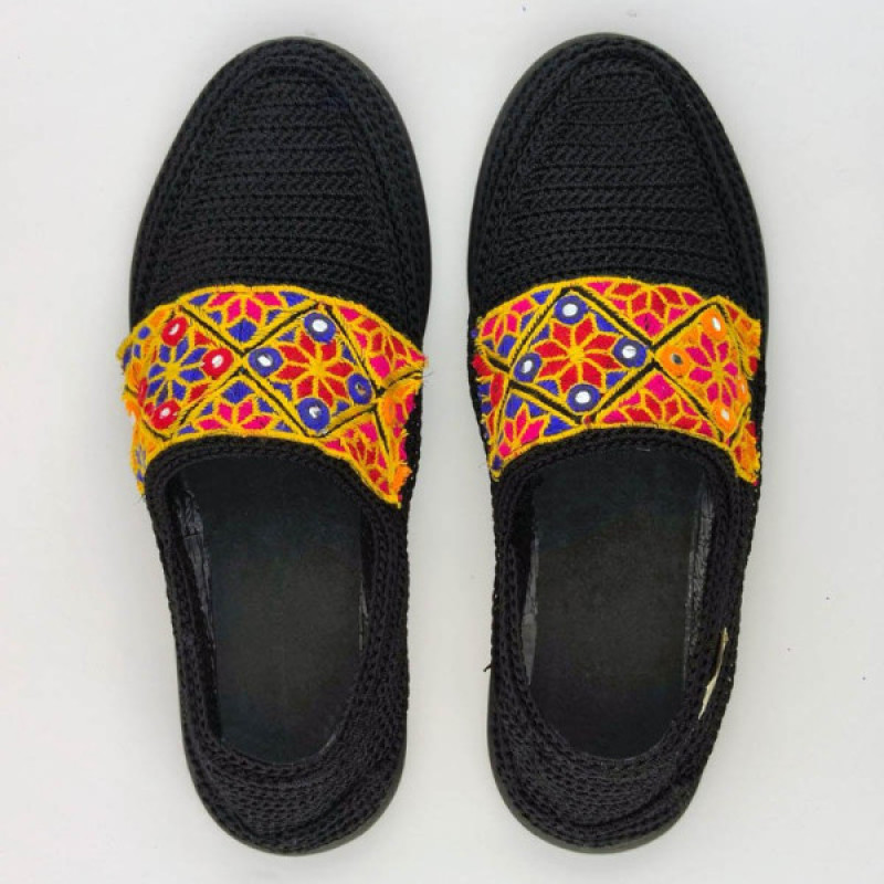 گیوه زنانه مدل سوزن دوزی