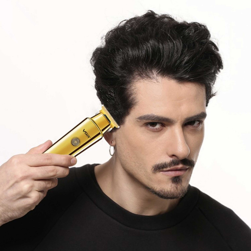 ماشین اصلاح موی سر و صورت وی جی آر مدل V-947 با تیغه استیل ضد زنگ، باتری لیتیوم یونی 2000 میلی‌آمپر، 500 دقیقه استفاده پس از شارژ، طراحی ارگونومیک و قابلیت اصلاح حجم زن