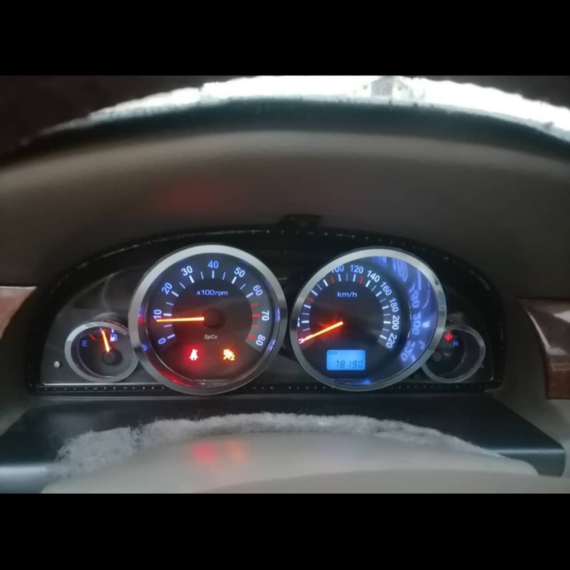 قاب دور کیلومتر کد 03 مدل ساده مناسب برای پژو 405