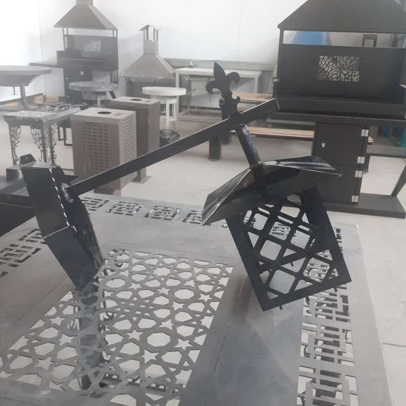 چراغ سردری فرفورژه طرح مشبک