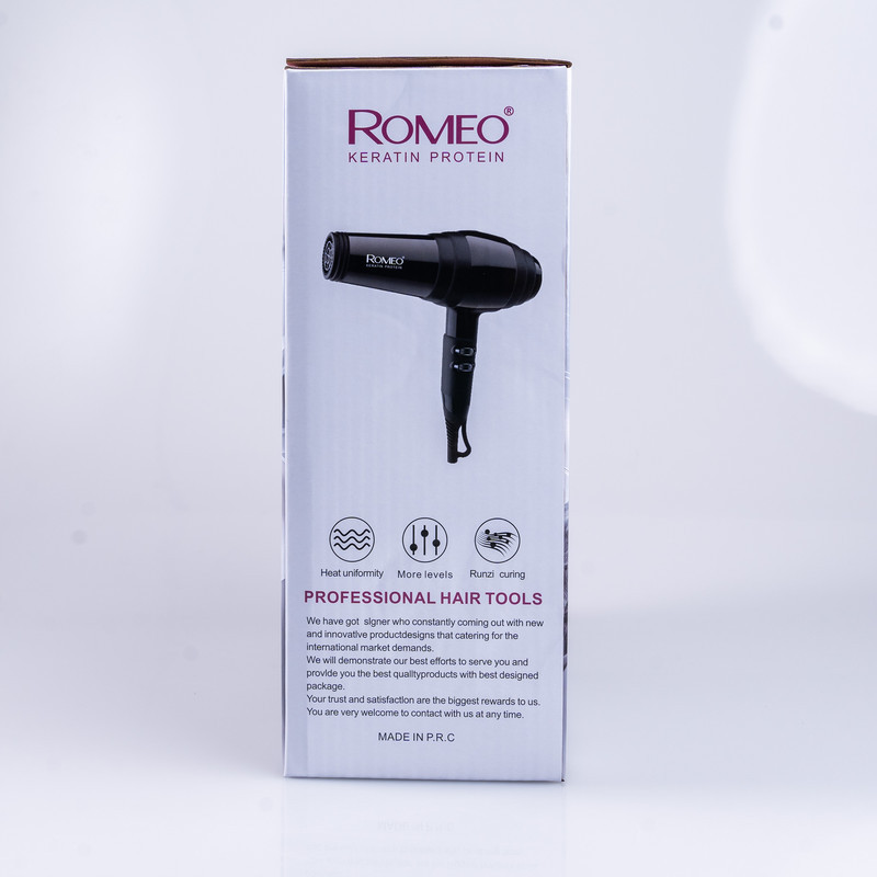 سشوار حرفه‌ای 2400 وات رومئو مدل RM-5252، موتور AC، وزن 682 گرم، دارای سری متمرکز‌کننده باریک با ویژگی صاف‌کنندگی، با قابلیت فناوری تولید یون