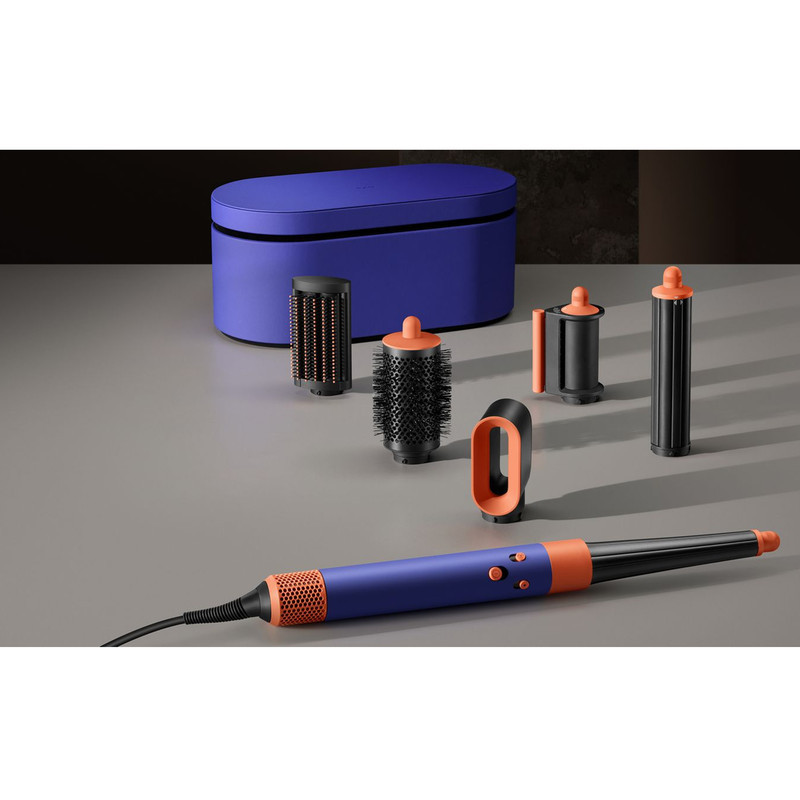 سشوار برس‌دار حالت‌دهنده 1300 وات دایسون مدل Airwrap id HS08 Straight+Wavy، موتور BLDC، وزن 630 گرم، دارای سری شانه‌دار، سری برس‌دار گرد پهن، کیف نگه‌دارنده، خشک‌کن ملایم، متمرکز‌کننده باریک، متمرکز‌کننده پهن با ویژگی فرکنندگی، صاف‌کنندگی، حجم‌دهندگی
