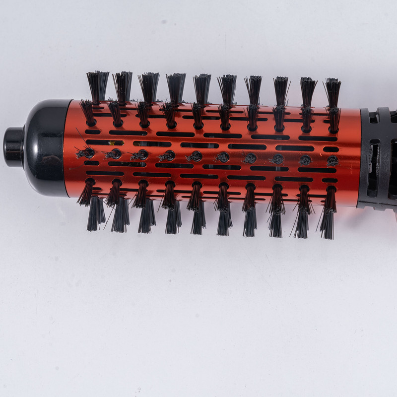 سشوار برس‌دار چرخشی 1200 وات کرونیر مدل CR-6855، موتور AC، وزن 350 گرم، المنت فلز، دارای سری برس‌دار گرد باریک، سری برس‌دار گرد پهن با ویژگی صاف‌کنندگی، حجم‌دهندگی، با قابلیت باد سرد، سیم گردان