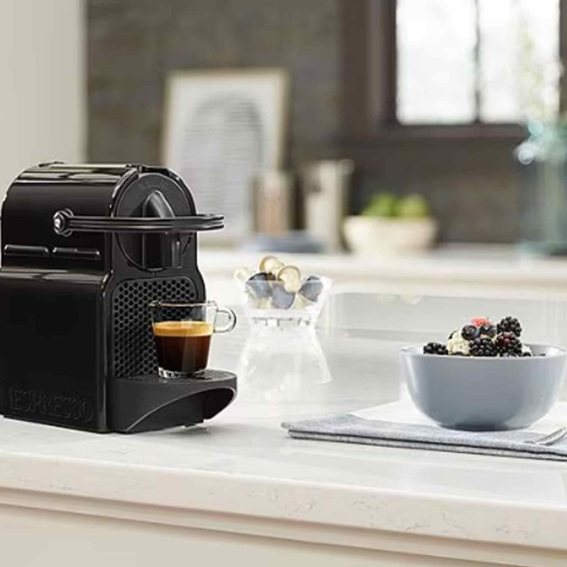 اسپرسوساز دلونگی مدل Nespresso inissia، با مصرف کپسول قهوه، مناسب تهیه اسپرسو، ریسترتو، لانگو و امریکانو، دارای 1 عدد نازل قهوه