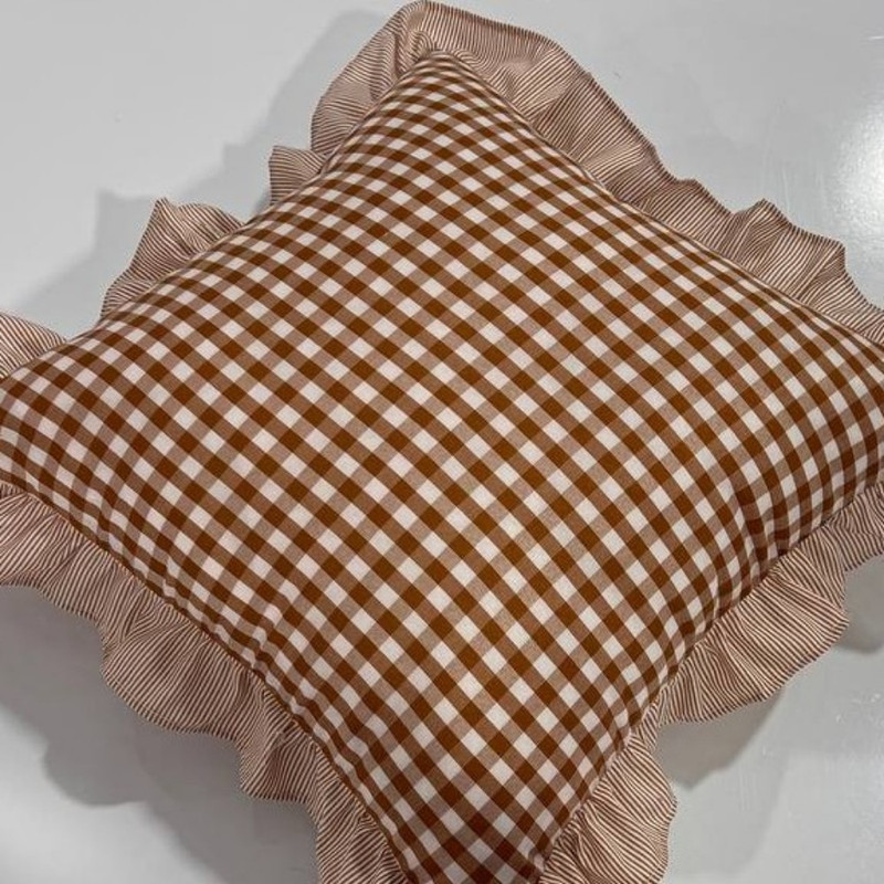 کوسن مدل چهارخونه سایز 43*43 سانتی متر