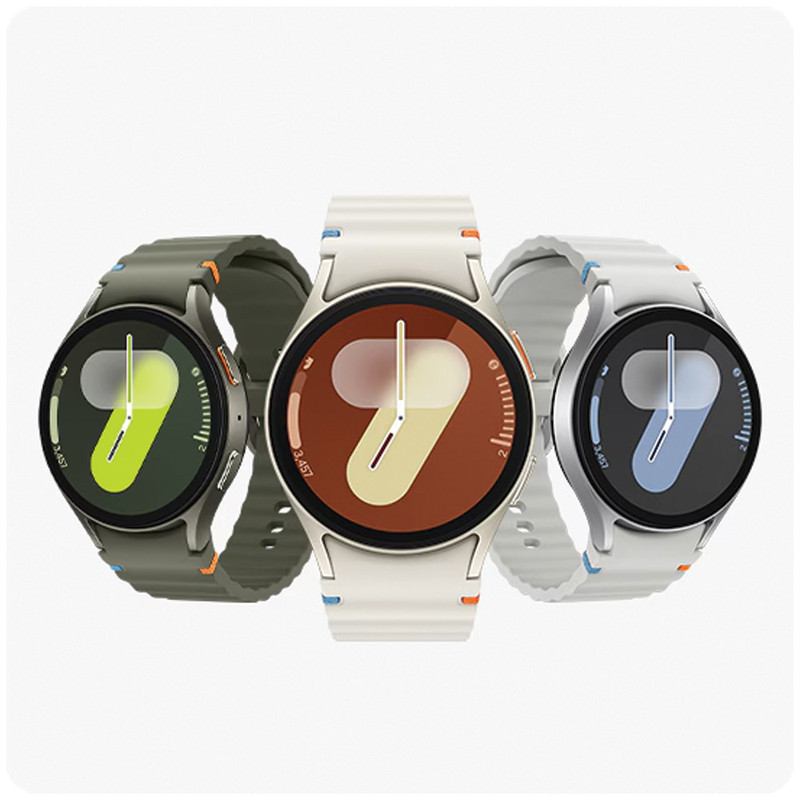 ساعت هوشمند سامسونگ مدل Galaxy Watch 7 40mm دارای قابلیت های کنترل موسیقی (Music Player)، قابلیت مکالمه از طریق بلوتوث، قابلیت تغییر طرح ساعت یا تم، صفحه همیشه روشن (Always-on Display)، پشتیبانی از دستیار صوتی بند پلاستیک