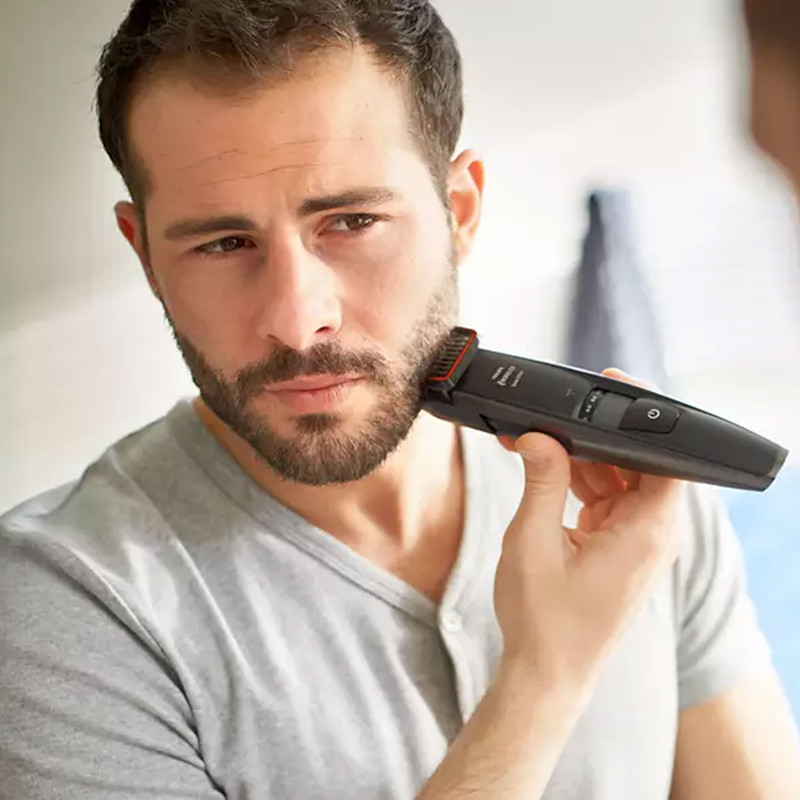 ماشین اصلاح موی صورت فیلیپس مدل BT520016 با تیغه‌های استیل ضدزنگ خود تیزشونده، طول اصلاح 0.4 تا 10 میلی‌متر، قابلیت استفاده با باتری و برق، شارژ USB یک ساعته و ضدآب با طراحی ارگونومیک و شانه قابل تنظیم دستی