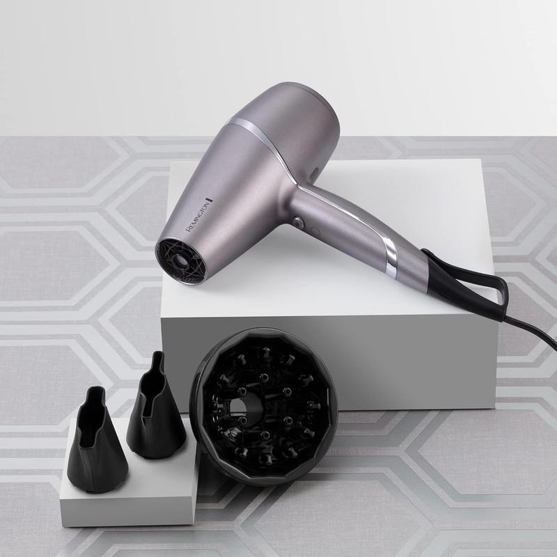 سشوار حرفه‌ای 2400 وات رمینگتون مدل AC9800 PROLUX، موتور AC، وزن 250 گرم، المنت سرامیک، دارای سری دیسپانسر با ویژگی حجم‌دهندگی، صاف‌کنندگی، فرکنندگی، با قابلیت صفحه نمایش