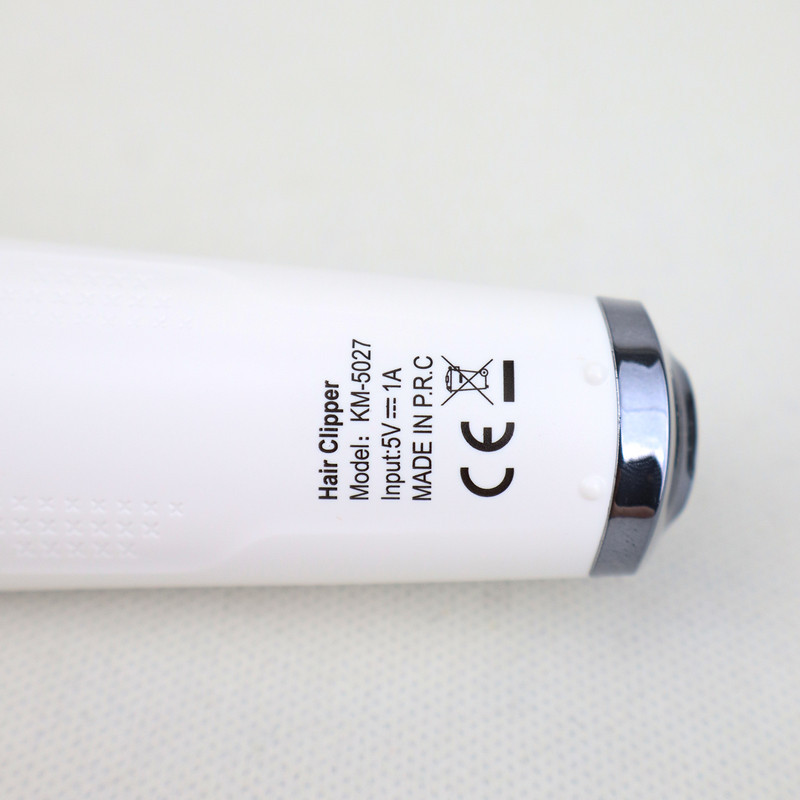 ماشین اصلاح موی سر و صورت کیمی مدل KM-5027 Professional با تیغه تیتانیوم پیشرفته، باتری لیتیوم یون 1400 میلی‌آمپر، شارژ تایپ‌سی، طراحی ارگونومیک و قابلیت استفاده خشک و مرطوب