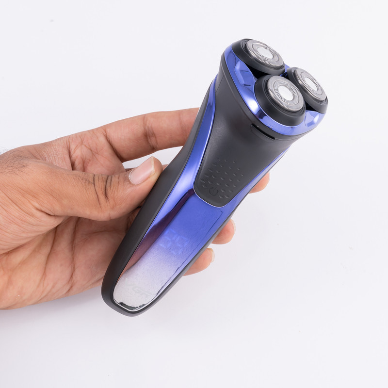 ماشین اصلاح موی صورت وی جی آر مدل V-306 با تیغه استیل ضد زنگ چرخشی، حرکت سری در 5 جهت، استفاده خشک و مرطوب، شارژ USB و نمایشگر LED میزان شارژ