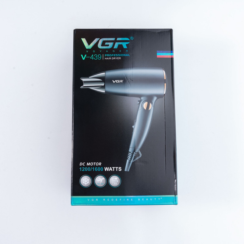 سشوار مسافرتی 1600 وات وی جی ار مدل V-439، موتور DC، وزن 300 گرم، المنت فلز، دارای سری متمرکز‌کننده باریک با ویژگی حجم‌دهندگی، با قابلیت باد سرد