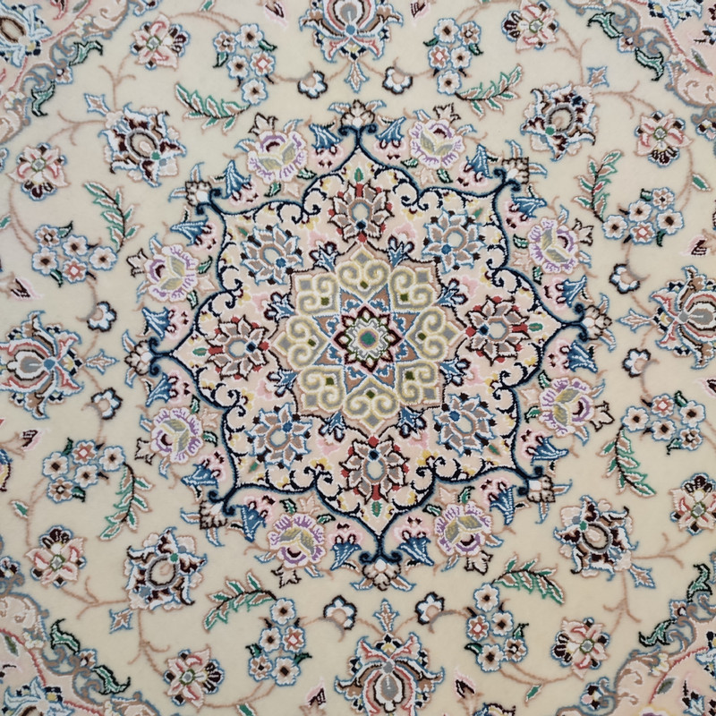 فرش دستباف یک و نیم متری طرح گرد مدل نایین D