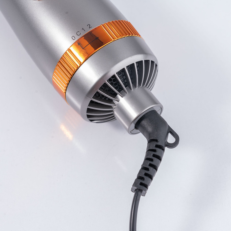 سشوار برس‌دار چرخشی 1200 وات کرونیر مدل CR-6855، موتور AC، وزن 350 گرم، المنت فلز، دارای سری برس‌دار گرد باریک، سری برس‌دار گرد پهن با ویژگی صاف‌کنندگی، حجم‌دهندگی، با قابلیت باد سرد، سیم گردان