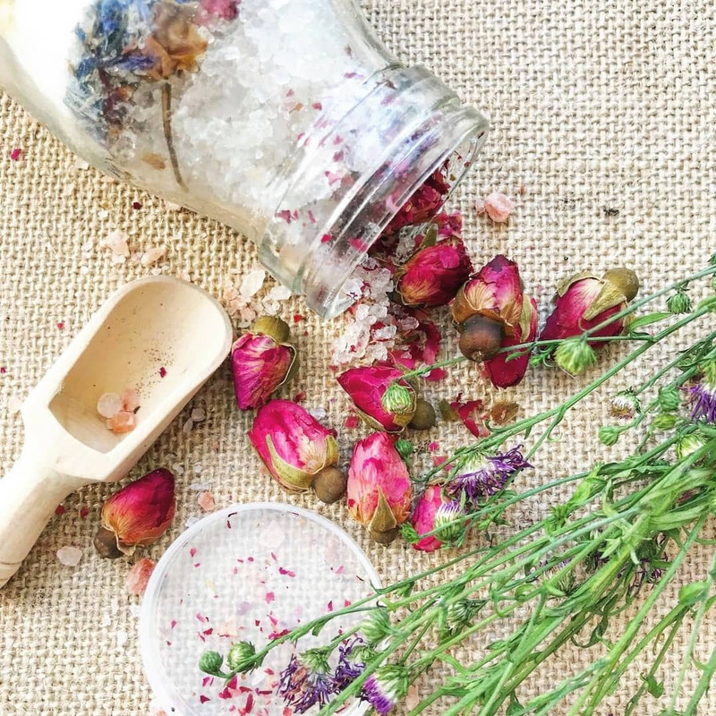 نمک حمام رز گلد مدل RoseTea  وزن 650 گرم