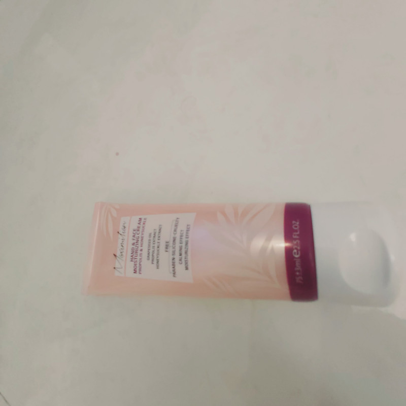 کرم مرطوب کننده ماکسیمیلیان مدل یاس حجم 75 میلی لیتر